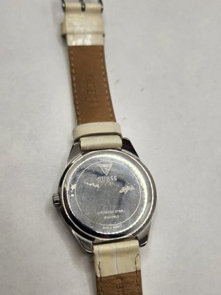 Reloj Guess Plateado y Blanco