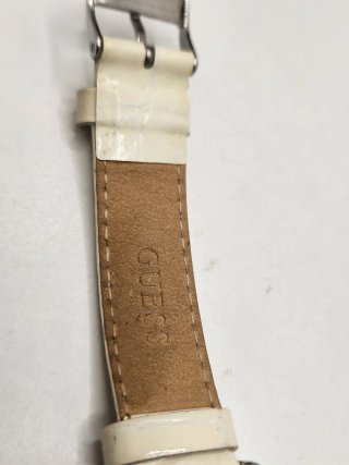 Reloj Guess Plateado y Blanco