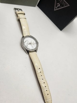 Reloj Guess Plateado y Blanco