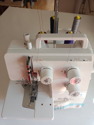 Máquina de coser remalladora JUKI MCS-1500N