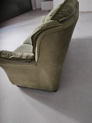 Sofá verde de tela