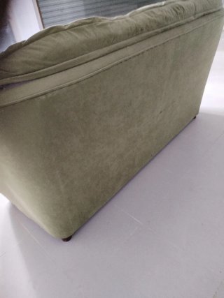 Sofá verde de tela