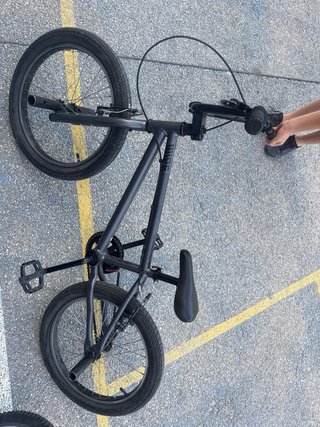 Bmx Negra con Tubos y Frenos