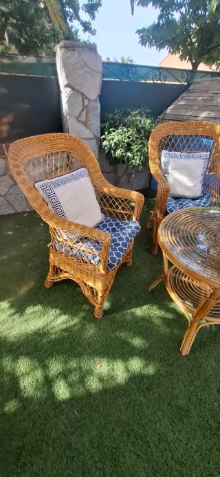Conjunto de jardín  de mimbre: 2 sillones y mesa