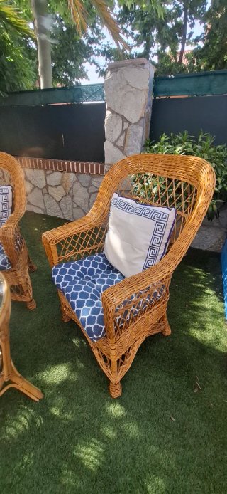 Conjunto de jardín  de mimbre: 2 sillones y mesa