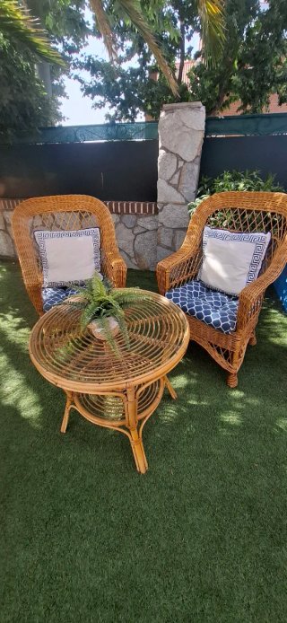 Conjunto de jardín  de mimbre: 2 sillones y mesa
