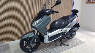 YAMAHA X-MAX 125