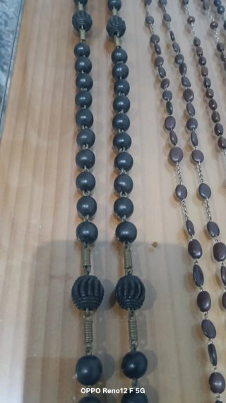 Varios rosarios antiguos