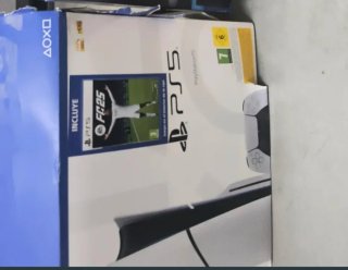 Caja PS5 con juego FC24