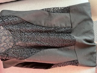 Vestido negro Zara con encaje