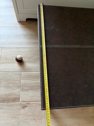 Mesa de centro de piel y madera