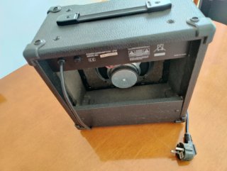 Amplificador de guitarra 10W