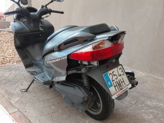 Suzuki Burgman 125 gris