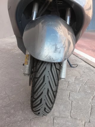 Suzuki Burgman 125 gris