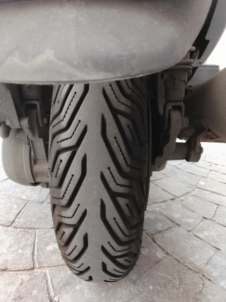 Suzuki Burgman 125 gris
