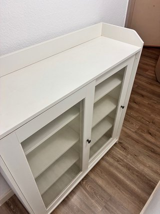 Vitrina Ikea Hauga Blanca con Puertas de Cristal