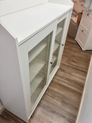 Vitrina Ikea Hauga Blanca con Puertas de Cristal