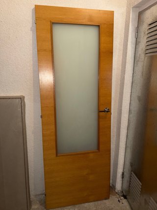 Puerta madera con cristal templado