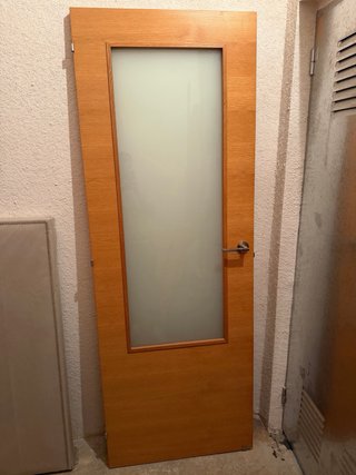 Puerta madera con cristal templado