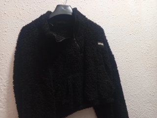 Sudadera negra borreguito cropped