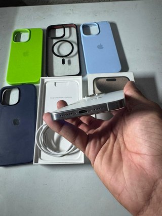 iPhone 15 Pro Max Blanco + Fundas