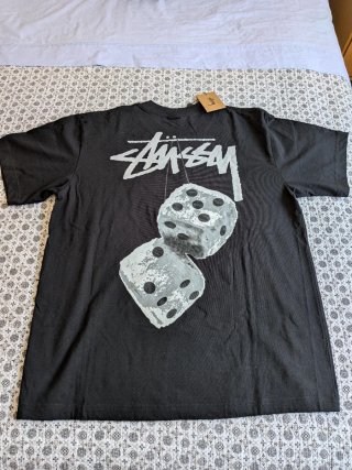 Camiseta Stussy Negra con Dados