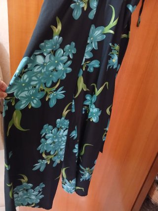 Tuta elegante con fiori