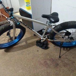 Bicicleta BMX con ruedas anchas