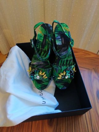 Sandalias UTERQUE pedrería y bordado