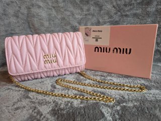 Bolso Miu Miu Rosa Cadena Dorada