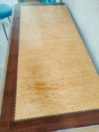 Cómoda antigua de madera y marquetería