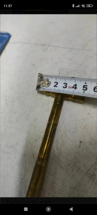 Martillo latonado con cuatro destor