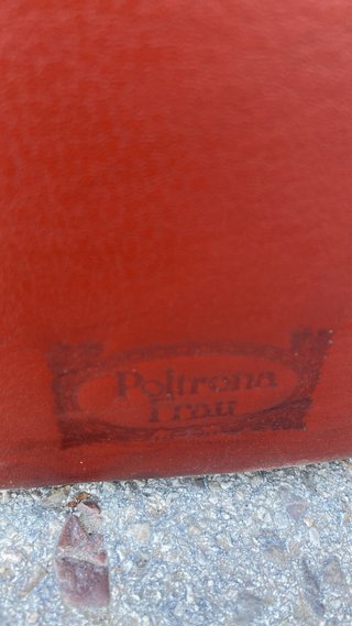 Butaca Poltrona Frau Roja Cuero