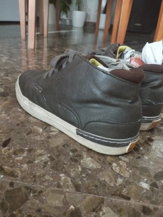 Botas marrones para niño