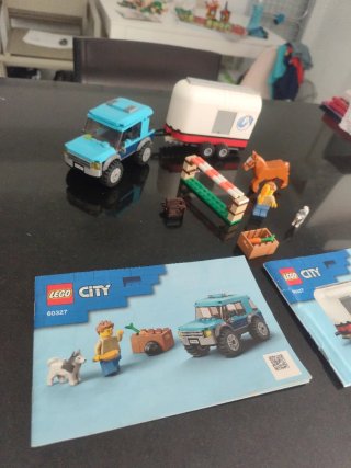 Lego City 60327 Coche y Remolque Caballos