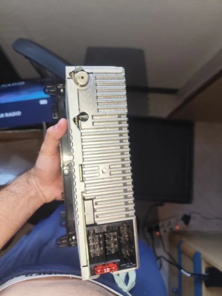 Radio Mercedes W169 con moldura inferior