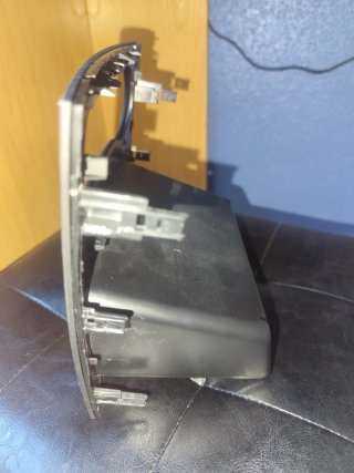 Radio Mercedes W169 con moldura inferior