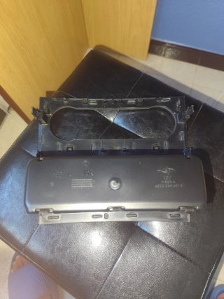 Radio Mercedes W169 con moldura inferior