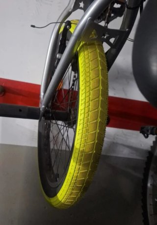 Bicicleta BMX Plata Ruedas Amarillas