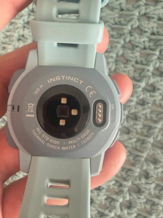 Garmin Instinct celeste.Con su cargador.