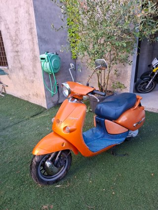 Aprilia Habana Scooter Naranja Rebajada