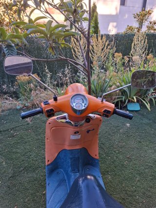 Aprilia Habana Scooter Naranja Rebajada