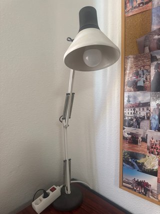 Flexo de escritorio blanco y negro