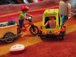 Playmobil Cicloturistas con remolque