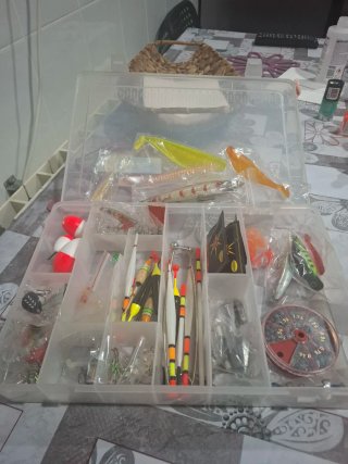 Caja de pesca con accesorios