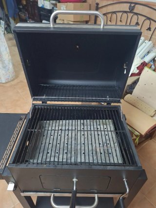 Barbacoa de carbón negra