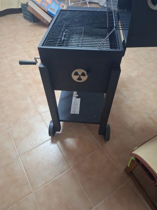 Barbacoa de carbón negra