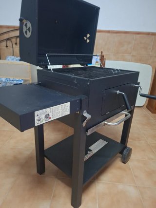 Barbacoa de carbón negra