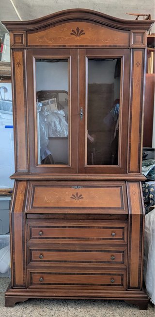 Mueble italiano antiguo de madera y cristal