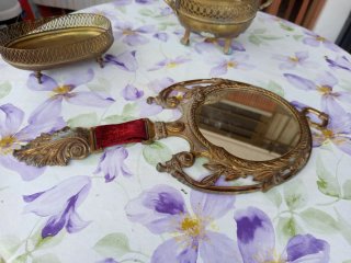 Juego de latón antiguo: caja y espejo